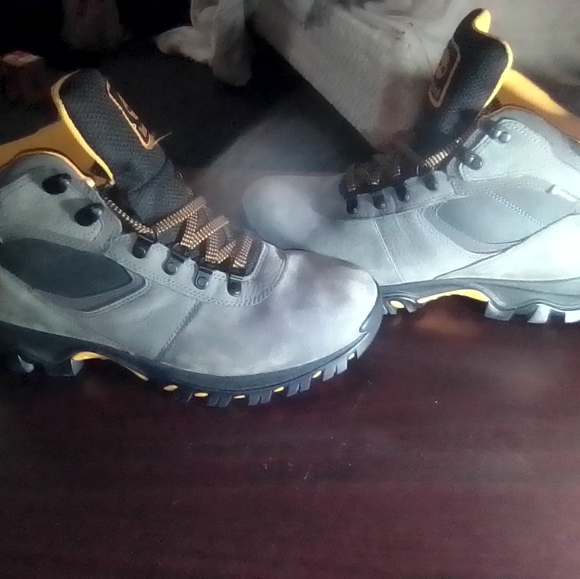 Timberland Mount Madison size 10 boots brand new never worn - Picture 2 of 4